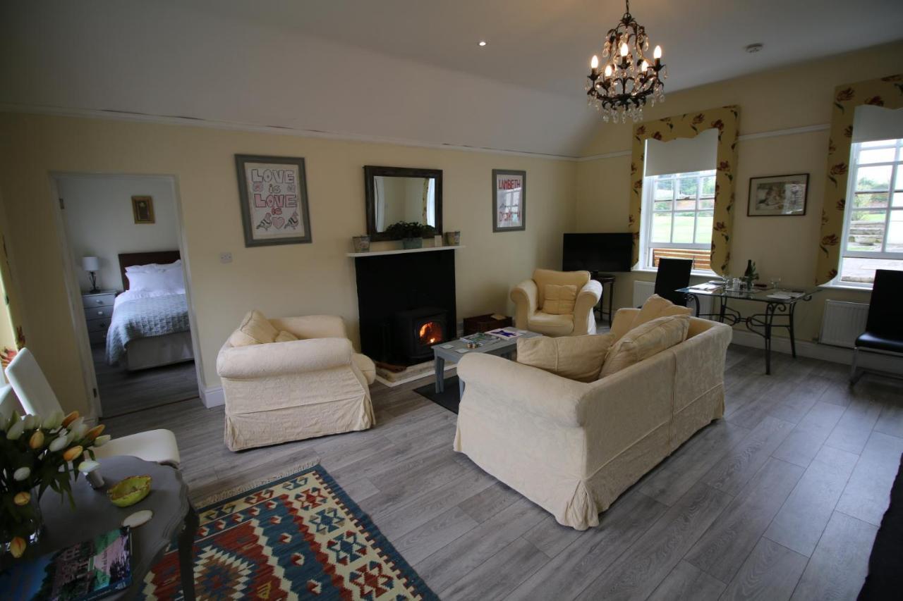 Prince Hill Cottages Worton  Екстер'єр фото